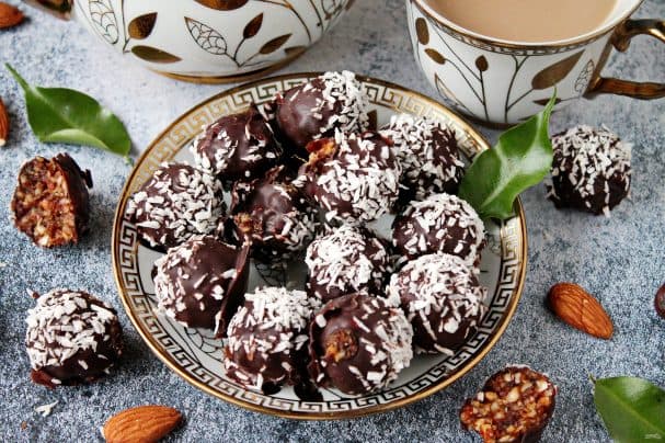 Цукеркі з фінікаў з міндалём