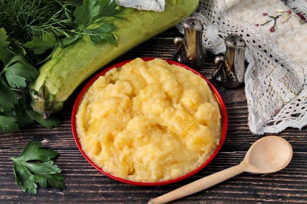 Cornmeal porridge with zucchini