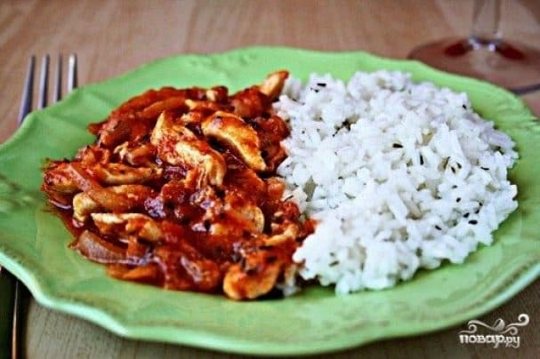 Куриное рагу с помидорами и луком