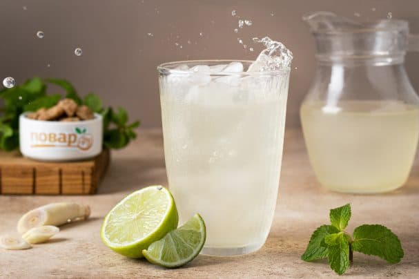 Lime lemonade with lemongrass