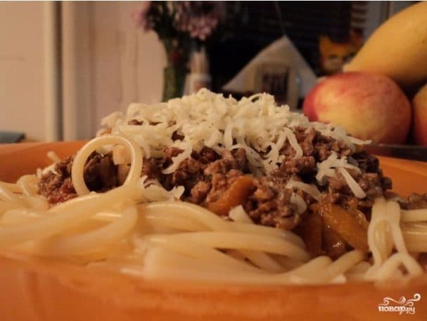 Макароны пад соусам балоньезе