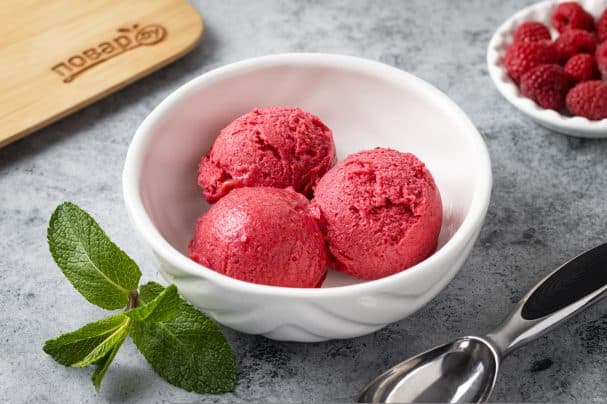 Raspberry-banana sorbet