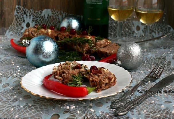 Мясной рулет со шпинатом