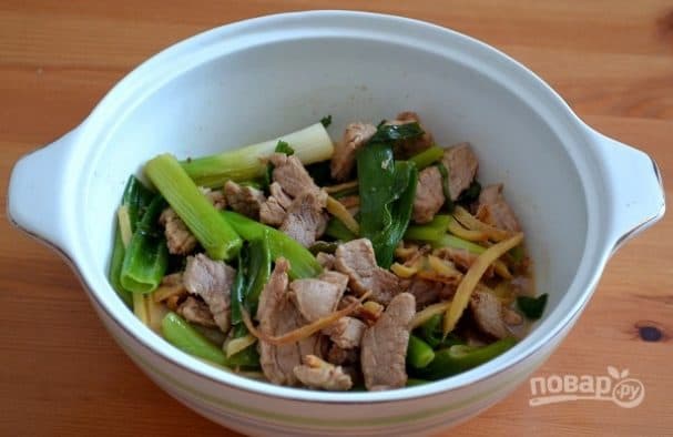 Мясо з імбірам і зялёным лукам