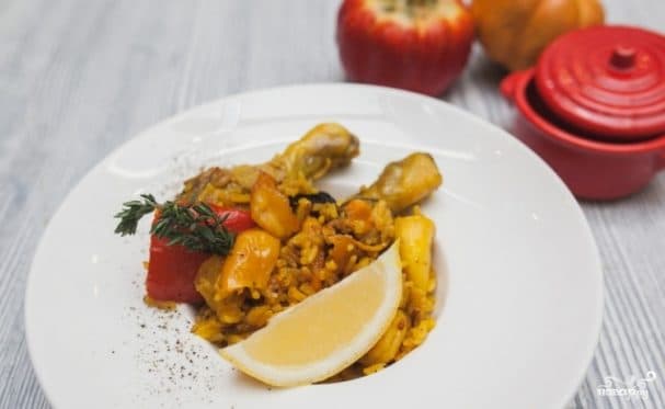 Паелья з морепродуктами та куркою