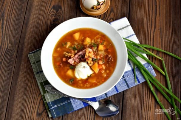 Розсолник з копченими продуктами