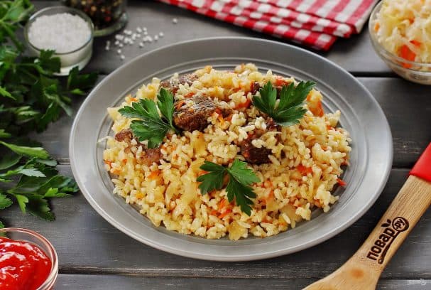 Rice with sauerkraut and meat