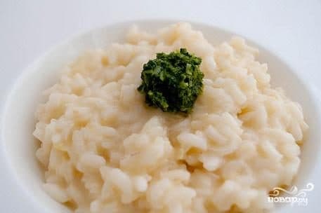 White risotto with pesto sauce
