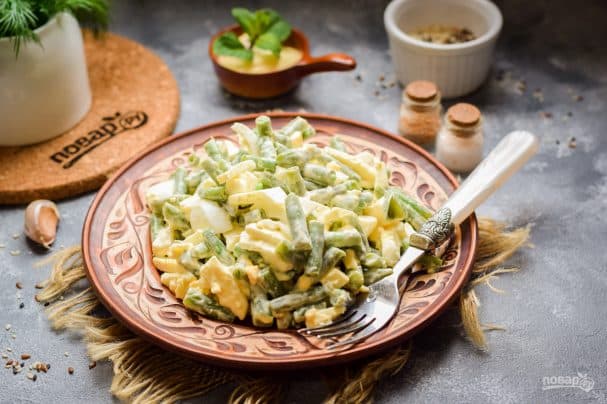 Салат з бобовых абоўсаў