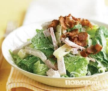 Salad with bacon, turkey, and cheese