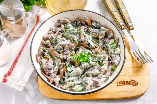 Салат з смаженими шампіньйонами