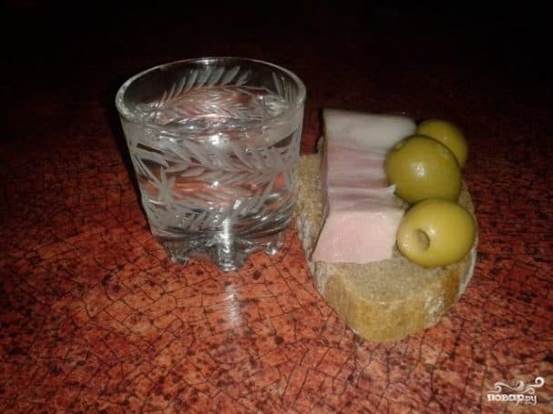 Moonshine from dried fruits