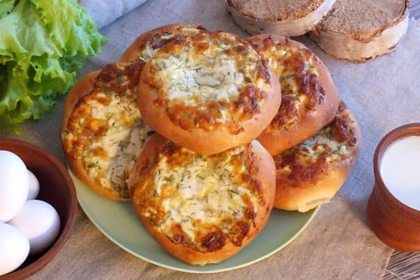 Шаньги с сыром и яйцом