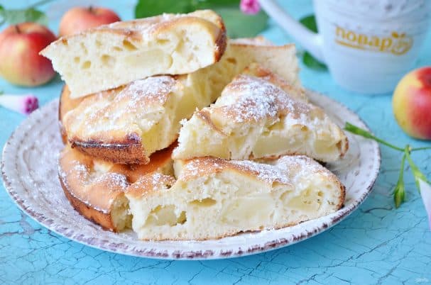 Шарлотка на молоке