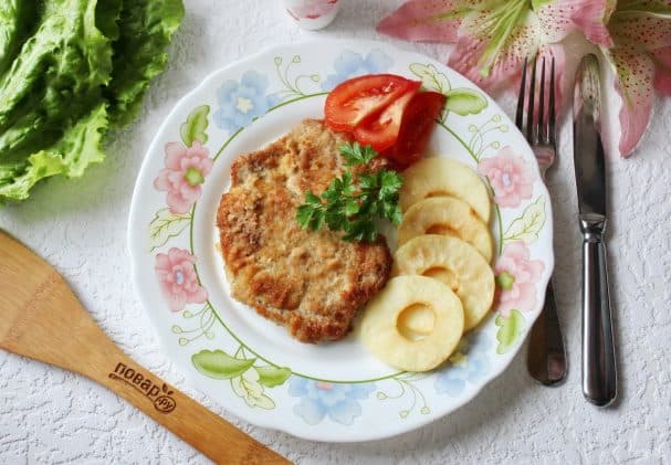 Шніцэль з сьвініны з яблыкам