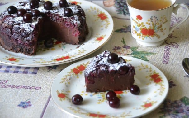 Шоколадный клафути с вишней