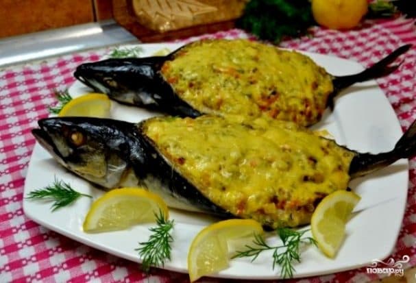 Скумбрия, запеченная лодочкой