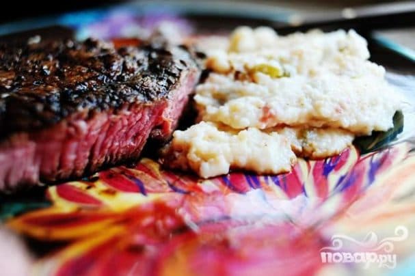 Creamy grits with chili