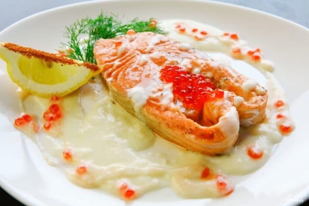 Сметанакавы соус да рыбы з ікрай