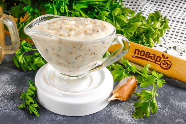 Сметанковий соус з базиліком