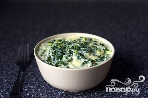 Сметанковий соус з цибулею та мангольдом