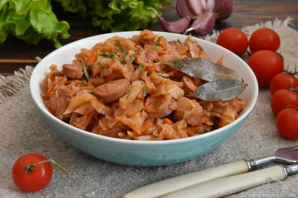 Солянка с сосисками в мультиварке