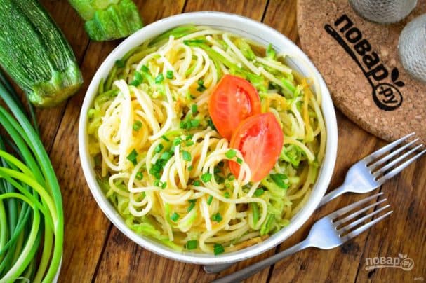 Spaghetti with zucchini