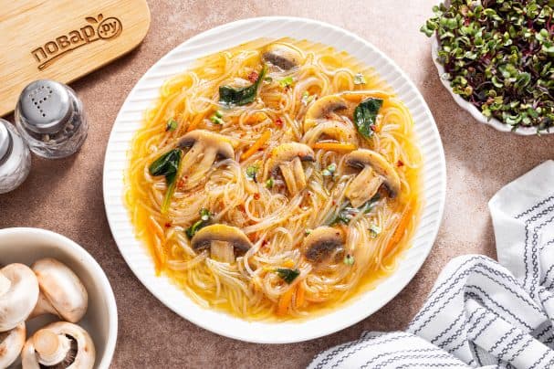 Суп с фунчозой и шампиньонами