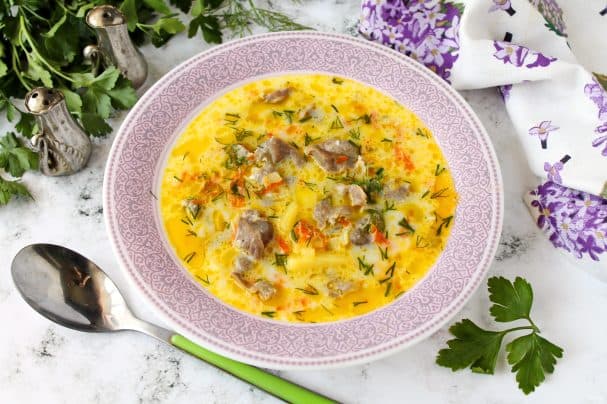 Сирний суп із курячими шлунками