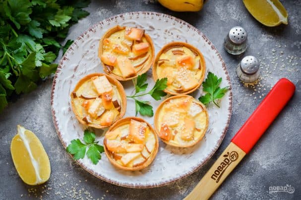 Тарталетки с грушей и сыром