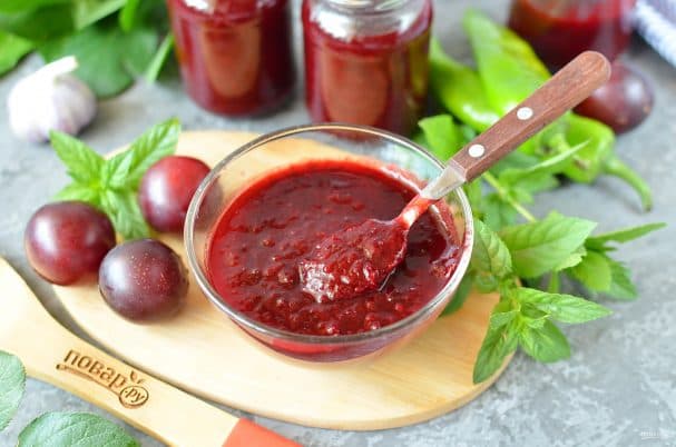 Plum tkemali for winter