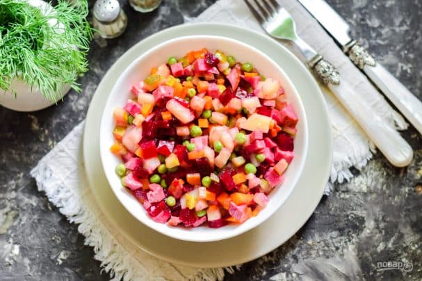 Beet salad with sausage
