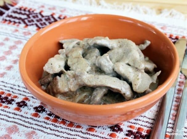 Біфштекс по-строгановськи зі свинини з вершками