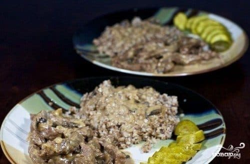 Бефстроганов з грибами та вершками