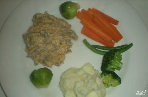Бефстроганов з овочами