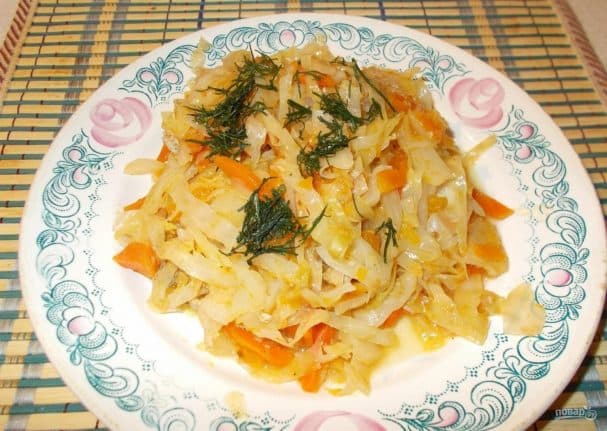 Pork bigos with fresh cabbage