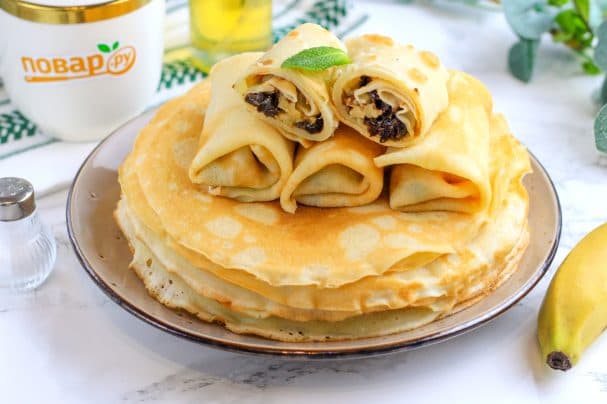 Pancakes with bananas, prunes and nuts
