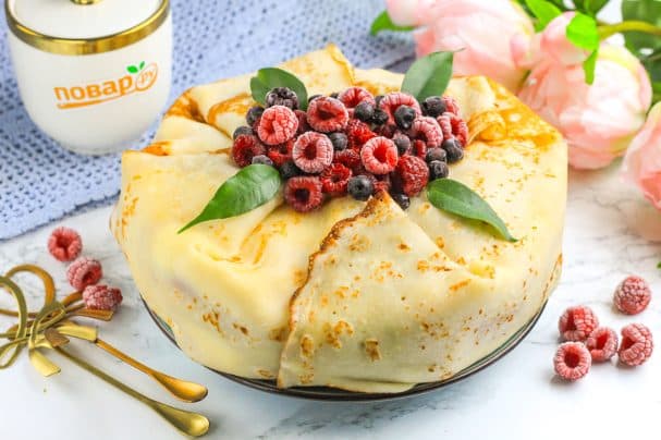 Crepe cake with berries