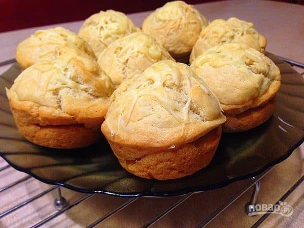Savory muffins with salami