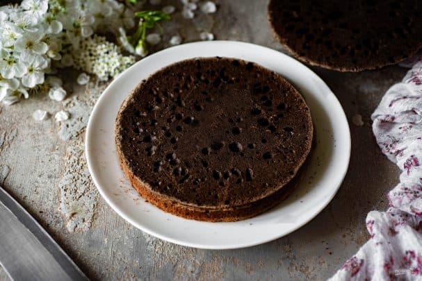 Black sponge cake
