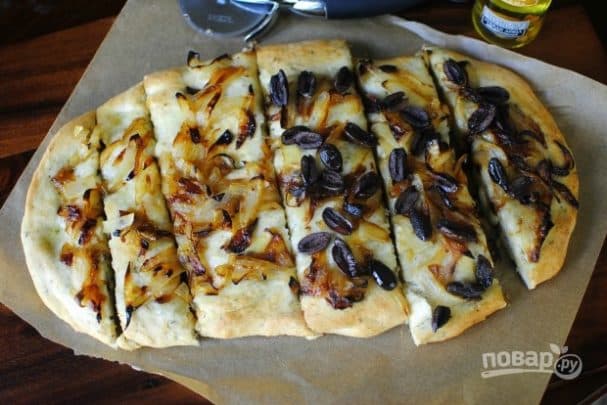 Focaccia with onions and olives