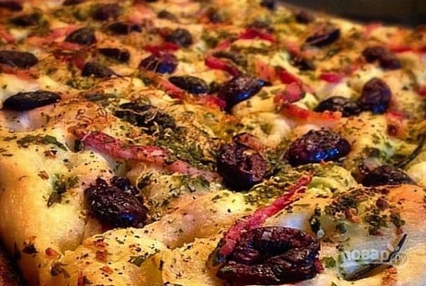 Focaccia with olives and bacon