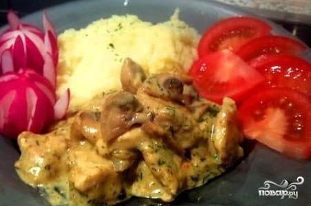 Фрыкасе з куры з грыбамі