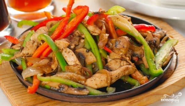Фрыкасе з курыцай з перцам