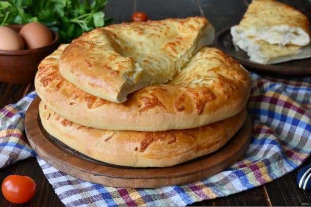 Хачапуры па-мегрэльску з сулігуні