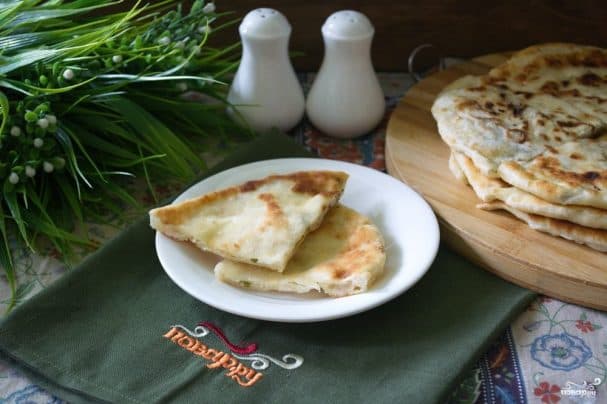 Khachins with cheese and herbs