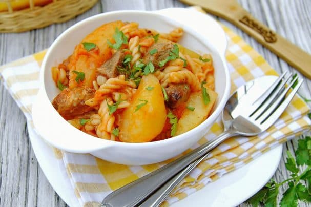 Тушанка з макаронамі