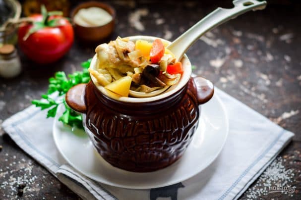 Смажанае ў гаршочках з курай і грыбамі