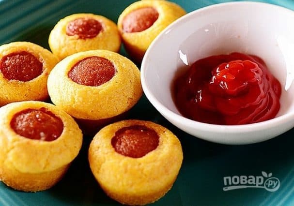 Corn muffins with sausage