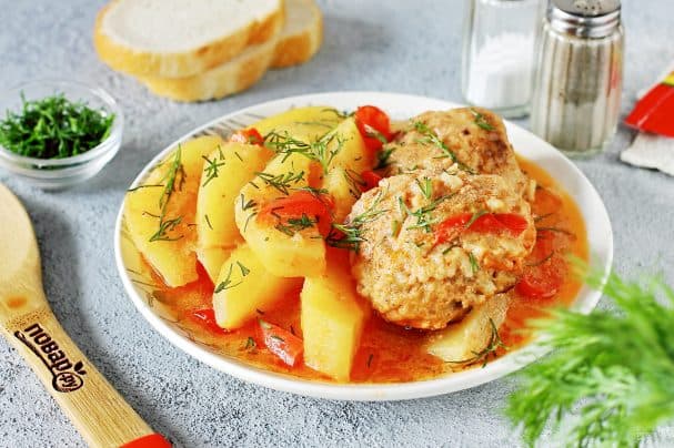 Lazy cabbage rolls with potatoes
